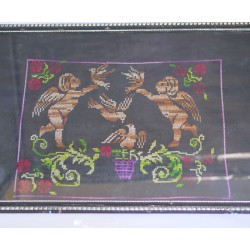 Tableau décoratif broderie dorée sur tissu noir